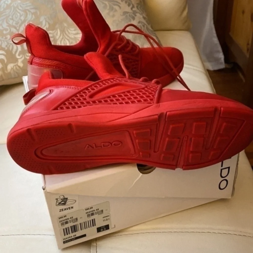 ALDO .. woman 8.5 cool looking  shoes beautiful Red shoes like new